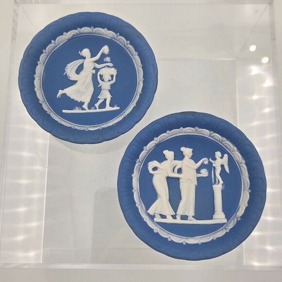 Jasperware Trinket Pin Dish Set of 2 Neoclassical Figures in White Relief - Picture 1 of 9